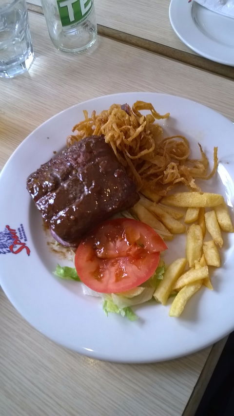 Golden Cloud Spur Steak Ranch - Accommodation Yamba 3