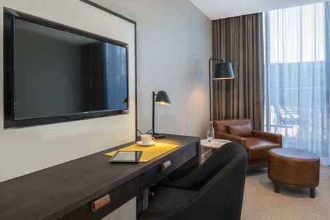 Peppers Docklands - Accommodation Yamba 9