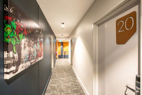 Chardons Corner Hotel - Accommodation Yamba 0