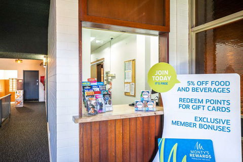 Chardons Corner Hotel - Accommodation Yamba 1
