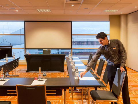 PARKROYAL Melbourne Airport - Accommodation Yamba 9