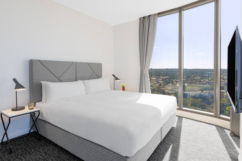 Meriton Suites George St - Accommodation Yamba 0
