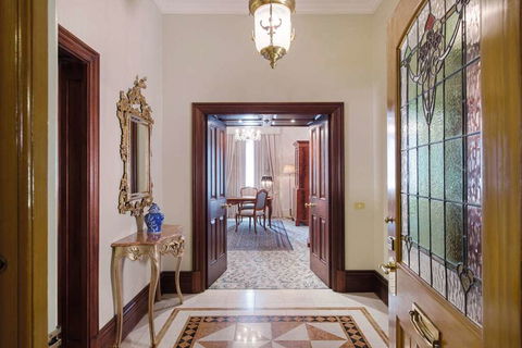 The Hotel Windsor - Accommodation Yamba 1