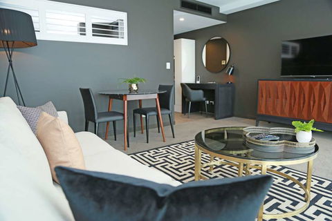 Alex Perry Hotel And Apartments - Accommodation Yamba 9