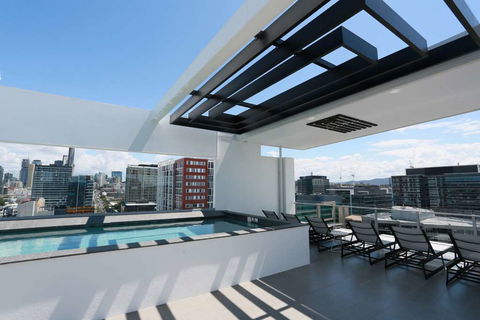 Alex Perry Hotel And Apartments - Accommodation Yamba 17