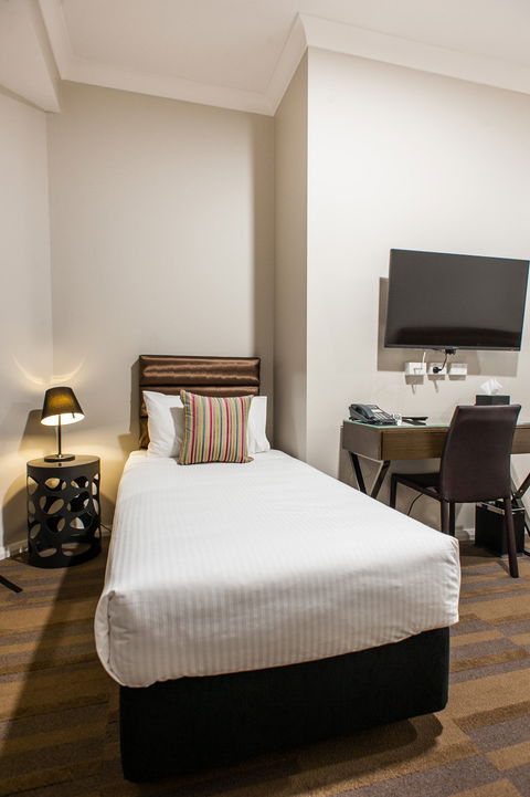 57 Hotel - Accommodation Yamba 1