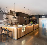 Hotel Ibis World Square - Accommodation Yamba