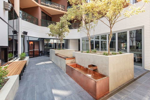 Amora Hotel Riverwalk Melbourne - Accommodation Yamba 2