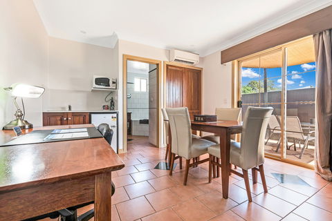 The Georgian Motor Lodge - Accommodation Yamba 0