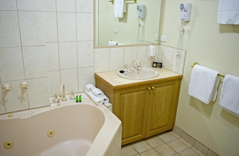 Admiralty Inn - Accommodation Yamba 2