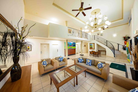 Cairns Queenscourt - Accommodation Yamba 1