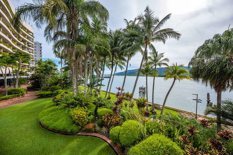 Hilton Cairns - Accommodation Yamba 1