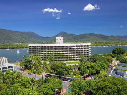 Hilton Cairns - Accommodation Yamba 2