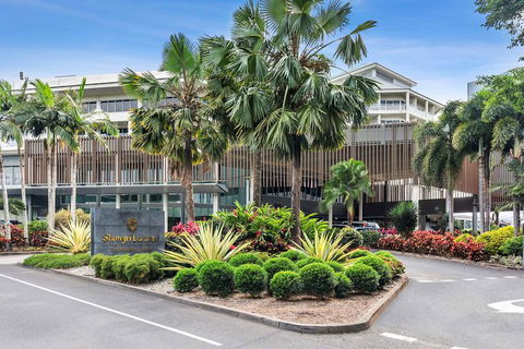 Shangri-La Hotel, The Marina - Accommodation Yamba 1