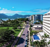 Holiday Inn Cairns Harbourside - Accommodation Yamba