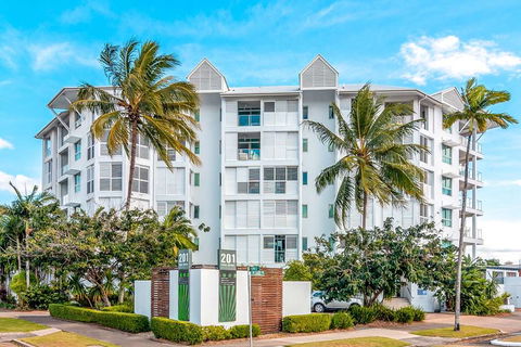 201 Lake Street - Cairns - Accommodation Yamba 0