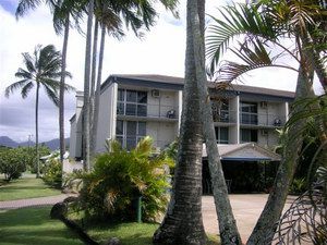 Cairns Holiday Lodge - Accommodation Yamba 0