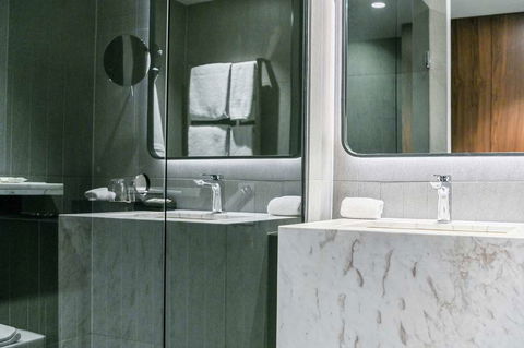 West Hotel Sydney, Curio Collection - Accommodation Yamba 6