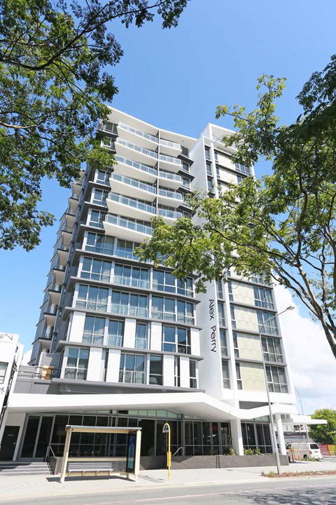 Alex Perry Hotel And Apartments - Accommodation Yamba 0