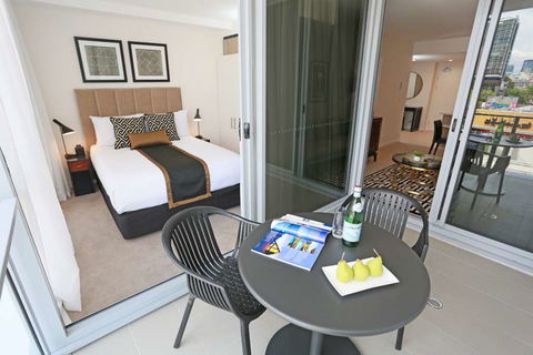 Alex Perry Hotel And Apartments - Accommodation Yamba 2