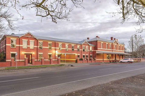 Lake Inn Ballarat - Accommodation Yamba 1
