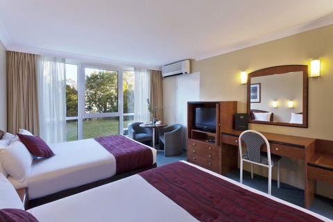 Alpine Motor Inn - Accommodation Yamba 2