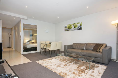 Astra Apartments Perth - Accommodation Yamba 6