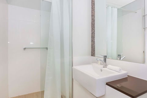 Astra Apartments Perth - Accommodation Yamba 4