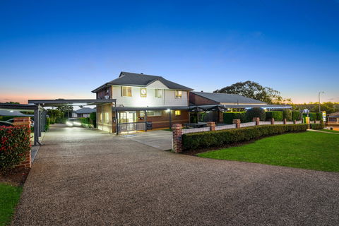 Ambassador On Ruthven Motel - Accommodation Yamba 0