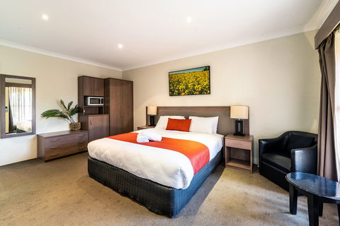 Parkes International - Accommodation Yamba 1