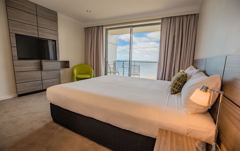Aurora Ozone Hotel - Accommodation Yamba 2