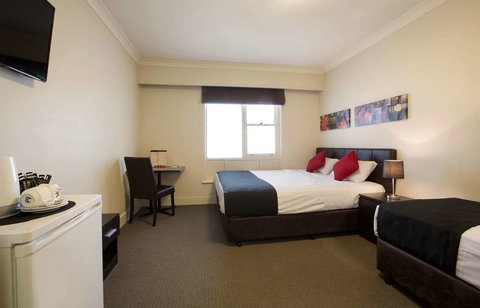 Enfield Hotel - Accommodation Yamba 2