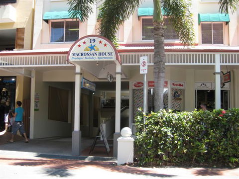 Macrossan House Boutique Holidays Apts - Accommodation Yamba 1