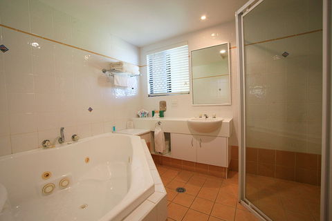 Macquarie Barracks Inn - Accommodation Yamba 2