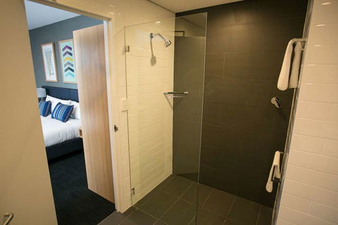Alpha Hotel Eastern Creek - Accommodation Yamba 1