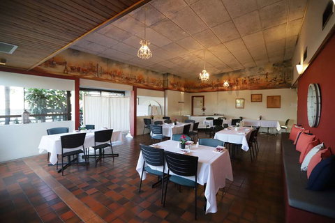 Emerald Central Hotel - Accommodation Yamba 2