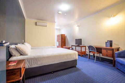 Atherton Hotel - Accommodation Yamba 2