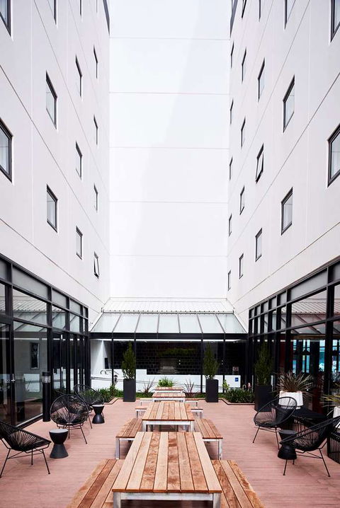 Essence Hotel Carlton - Accommodation Yamba 0