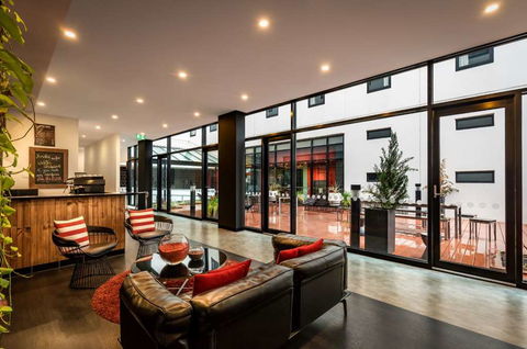 Essence Hotel Carlton - Accommodation Yamba 2
