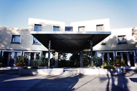 Golden Pebble Hotel - Accommodation Yamba 0