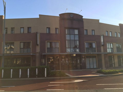 Joondalup City Hotel - Accommodation Yamba 0