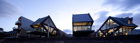 Mona Pavilions - Accommodation Yamba 1