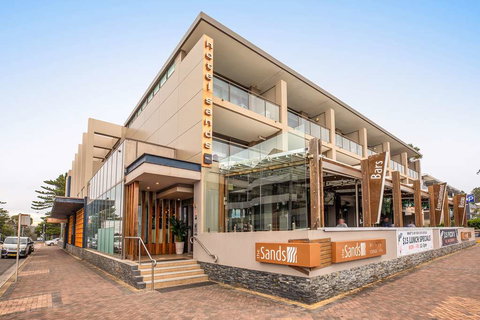 Narrabeen Sands Hotel by Nightcap Plus - Accommodation Yamba 1