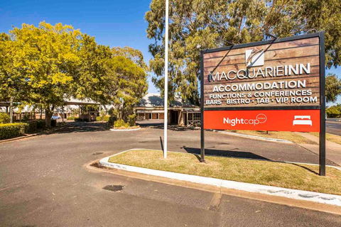 Macquarie Inn - Accommodation Yamba 0