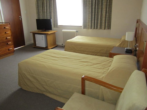 University House - ANU - Accommodation Yamba 3