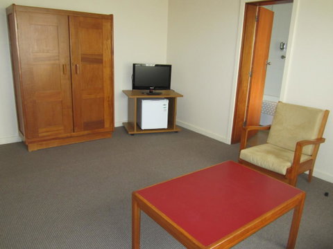 University House - ANU - Accommodation Yamba 41