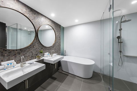 Vibe Hotel Canberra - Accommodation Yamba 5