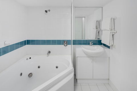 Adina Serviced Apartments Canberra James Court - Accommodation Yamba 8