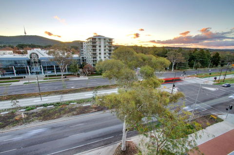 IQ Smart Apartments 704 Braddon ACT - Accommodation Yamba 6