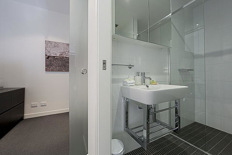 Mode 220 Braddon ACT - Accommodation Yamba 7